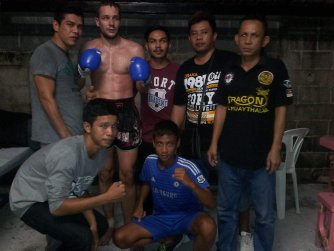 Koh Samui Muay Thai Training Camp – Fight & Travel Muay Thai training camp in Koh Samui with fighters practicing outdoors